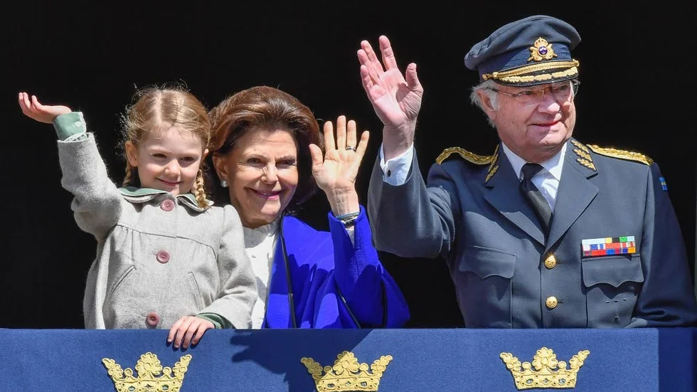I det osäkra politiska läget höjs röster för en stärkt kungamakt. En utveckling skribenterna varnar för.