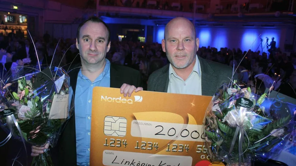 Spegeln av den flod av elitidrott som finns i Linköping fanns på 100-galan. Men det som stack ut var breddpriset, skriver Jens Bollius. På bilden ses Linköping Kentys Jonas Andersson och Patrik Stålhammar med det nya Aktiv hela livet-priset.