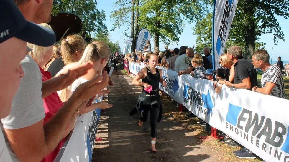 Levande musik är fantastiskt för stämningen på ett idrottslopp och triathlon är något som alla vill göra, skriver Jens Bollius efter det urvackra Vadstena triathlon.