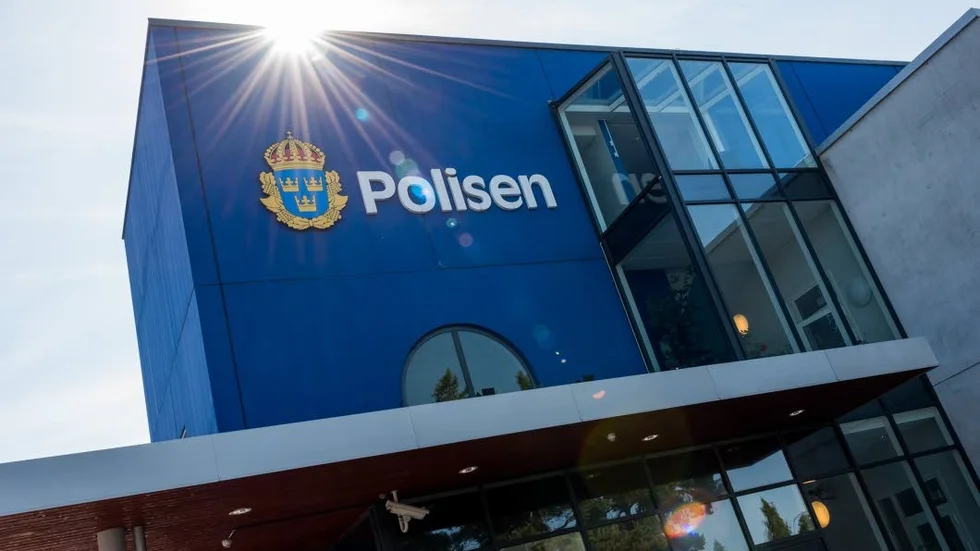 Mannen togs in på förhör på onsdagsmorgonen och drygt en halvtimme senare anhölls han.