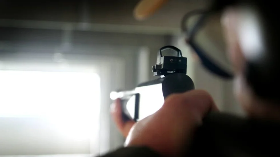 LADDAR OM. Motala kommun får ta till bättre ammunition om man vill reglera skytteverksamheten i Borensberg.