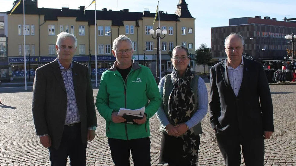 Vill se förändring. Jan Gyllenhammar (KD), Jan Arvidsson (C), Caroline Unéus (M) och Kjell Fransson (L) tycker att någonting behöver hända med torget.