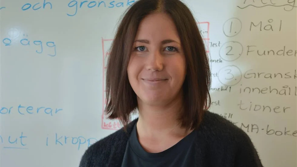 På rätt plats. Malin Ragnehed stortrivs med sitt jobb på Karin Boye-skolan. Till helgen blir det stor 30-årsfest.