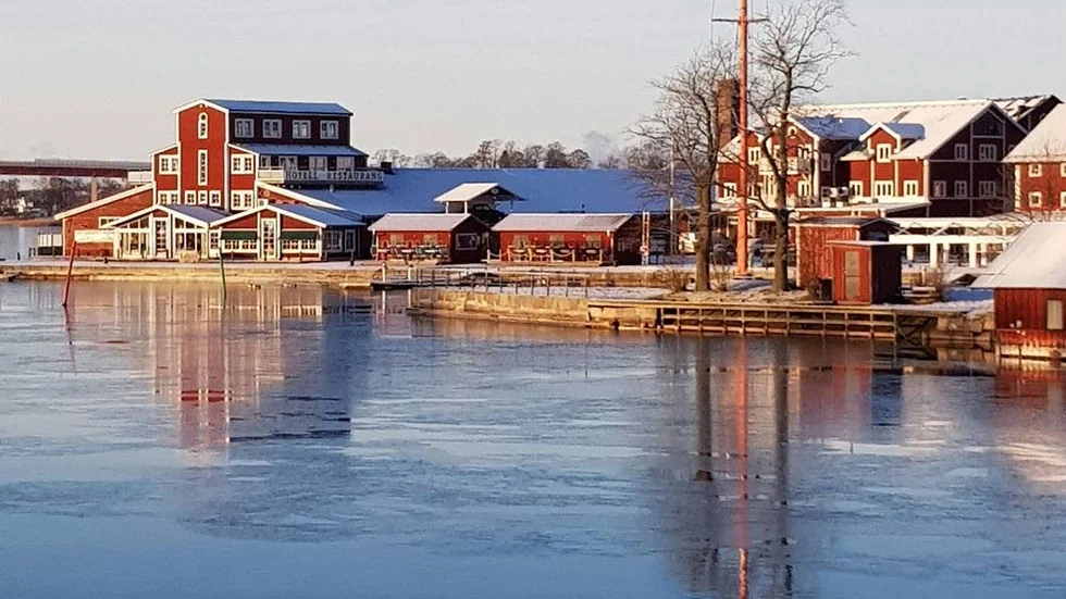 Maria Renvaktars bild över hamnen i Motala blev den sista vinnarbilden av Månadens bild 2017 på mvt.se.