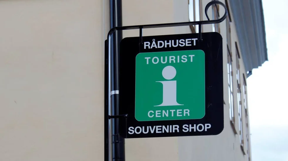 Några planer på att i framtiden stänga ner Turistbyrån i Västervik finns inte. "Besökarna som kommer in är väldigt glada över att vi har öppet året runt".