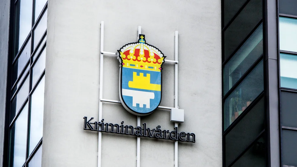 Inga disciplinära åtgärder för kriminalvårdare som transporterade en klient från migrationsverkets förvar i Flen på golvet under en 90 minuter lång färd. Arkivbild.