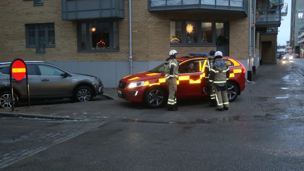 Larm om bilbrand var bara lite rök.