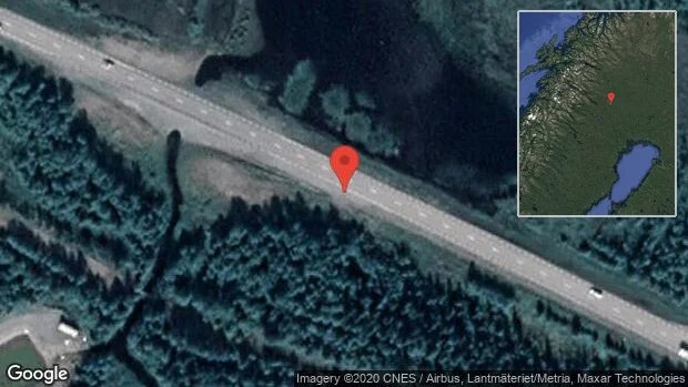 En personbil i olycka på E10