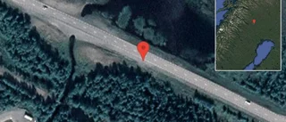 En personbil i olycka på E10