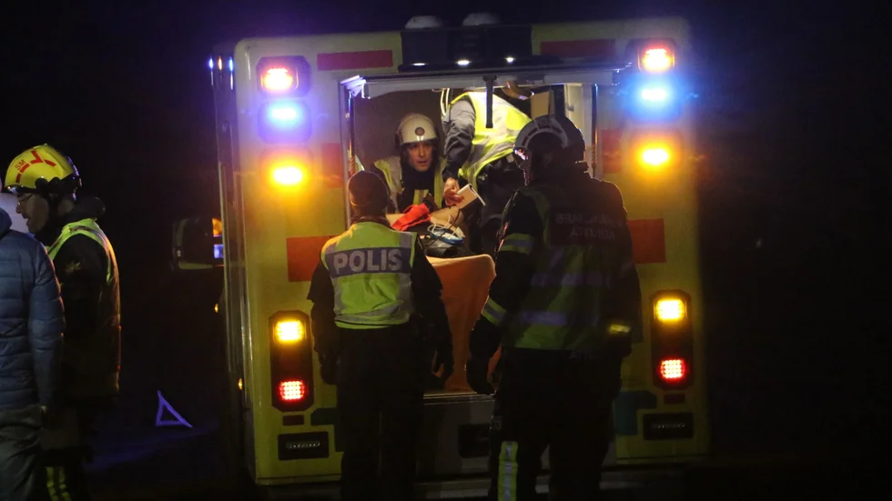 En person har förts till sjukhus sedan en mopedbil voltat av vägen i Slagsta.