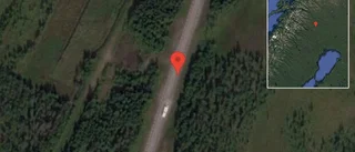Lastbil stillastående på E10 - helt stopp i ett körfält