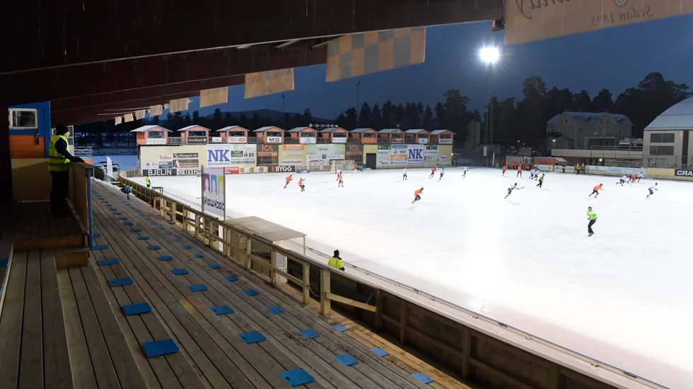 Det var tomt på läktaren under annandagens bandymatch i elitserien mellan Bollnäs och Edsbyn.