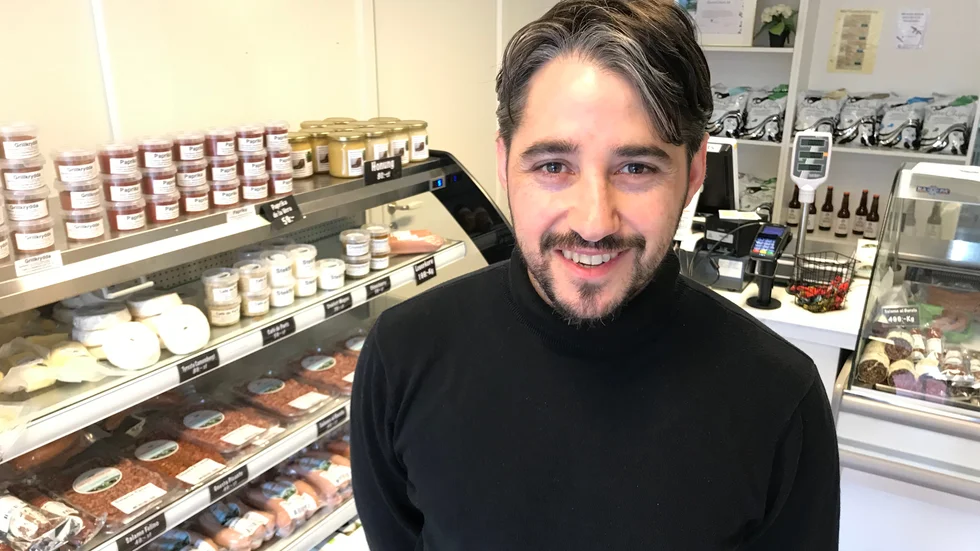 Daniel Bentancor i butiken på Västra Storgatan i Gnesta. I höst startas ytterligare en butik i Trosa. 