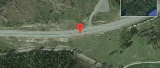 Stopp på väg 55 på grund av olycka med två personbilar