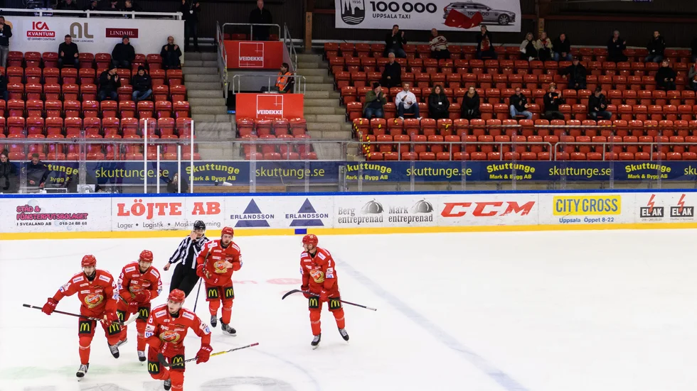Almtuna, här i en tidigare match i Gränbyhallen, tar emot Karlskoga.