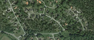 Nya ägare till mindre hus i Slottsskogen, Skokloster - prislappen: 1 500 000 kronor