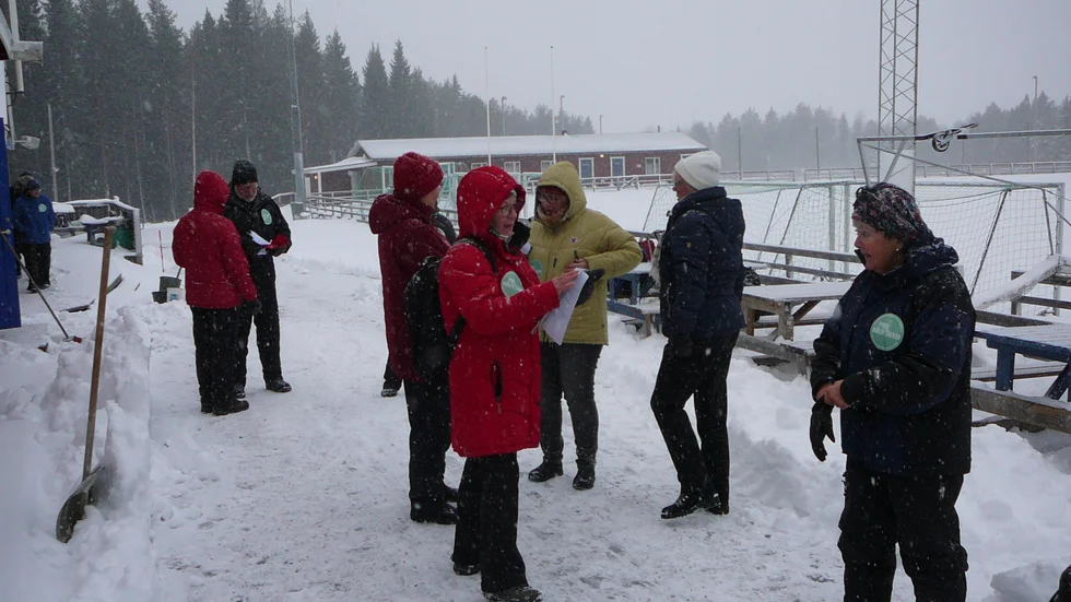 Medlemmar i PRO Nederluleå södra som hörsammat kallelsen till friluftsdag.