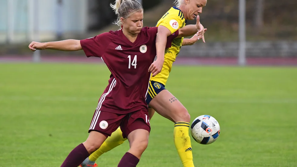 Lettland får klara sig utan Olga Sevcova, till vänster, i EM-kvalmatchen borta mot Sverige på torsdag. Arkivbild.