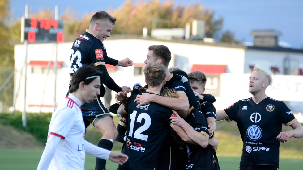 Smedbys säsong avslutas med jubel trots att den sista matchen inte blir av.