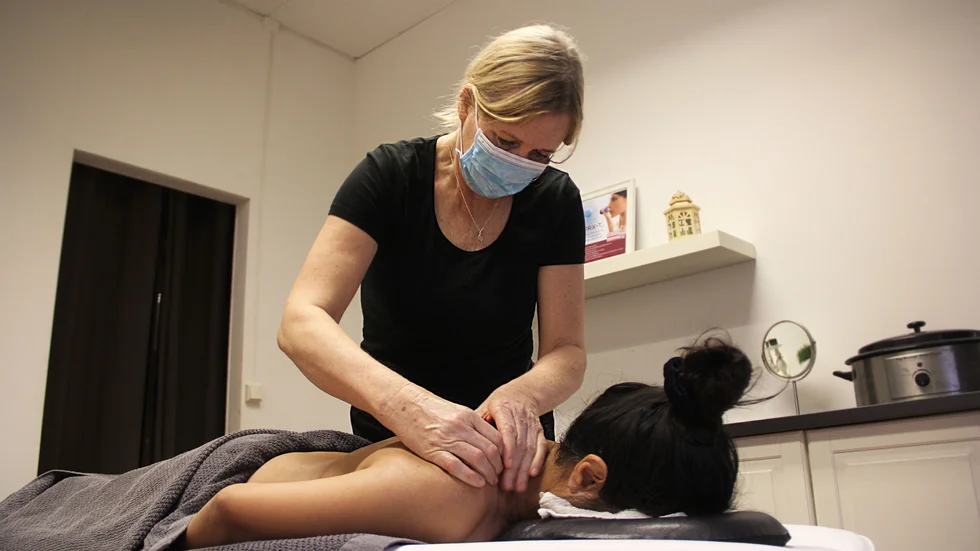 Munskydd och förbättrad handhygien är några av de nya rutinerna man infört i samband med coronapandemin. 