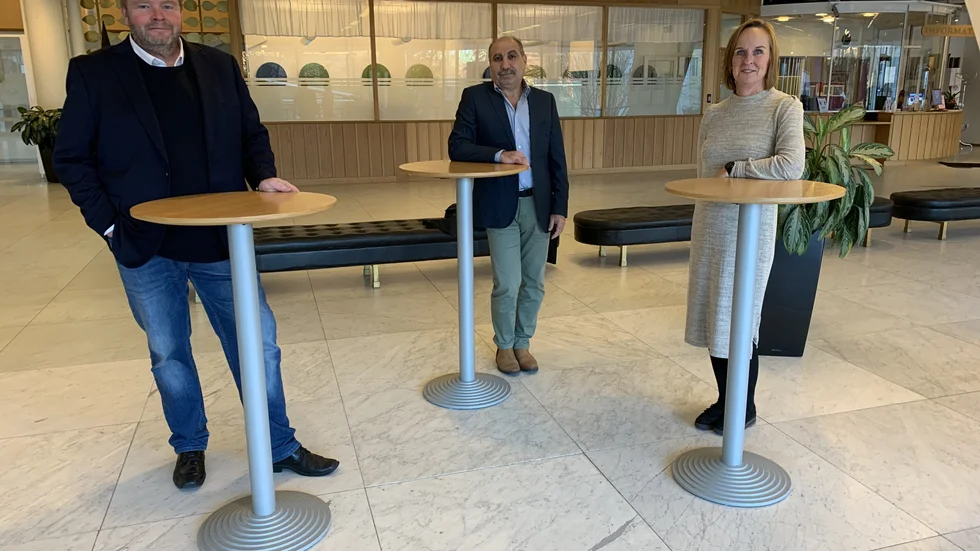 Anders Eriksson (C) barn- och ungdomsnämndens ordförande, Carina Wallin (S), 1:e vice ordförande och
Nadim Hassen (MP), ledamot slåss med de andra nämnderna om mer pengar till sina verksamheter.

