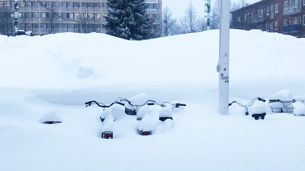 Insändarskribenten tycker att det finns stora vinster med att prioritera cykelbanorna vid snöfall.
