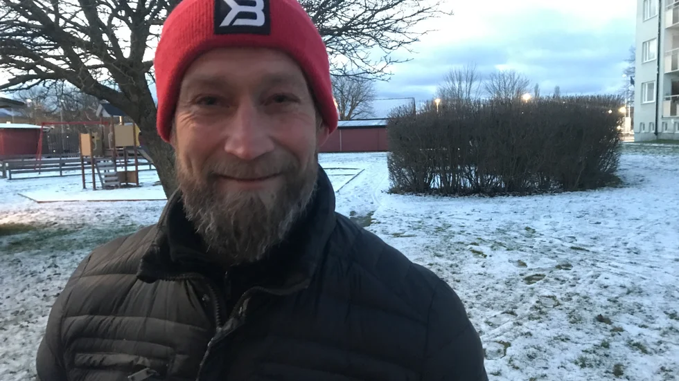 Dennis Gustafsson håller i sin gymträning även under pandemin och han håller också kontakten med bandyn. Fyra spelare i IFK Motala imponerar på honom.
