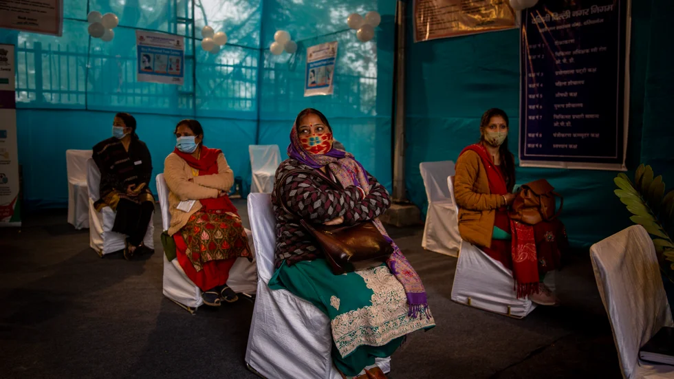 Deltagare i en vaccineringsövning i New Delhi i söndags.