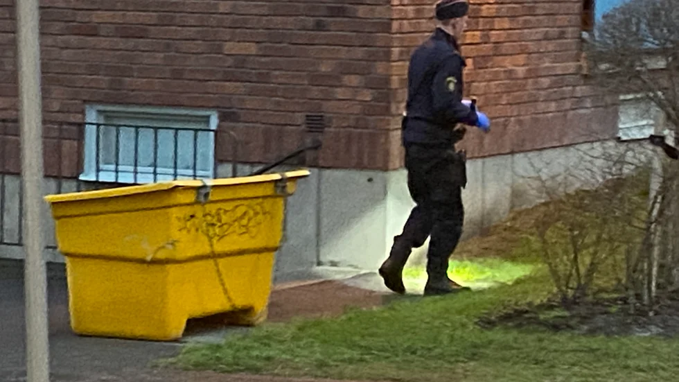 Polisen sökte i närområdet under tisdagsmorgonen.