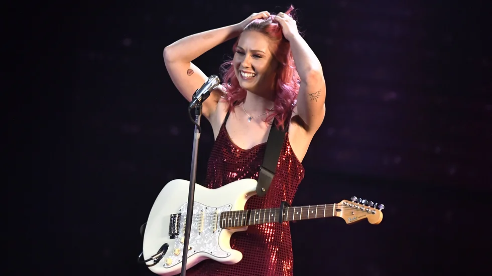Clara Klingenström har fått ett genombrott som artist under den pågående Melodifestivalen.