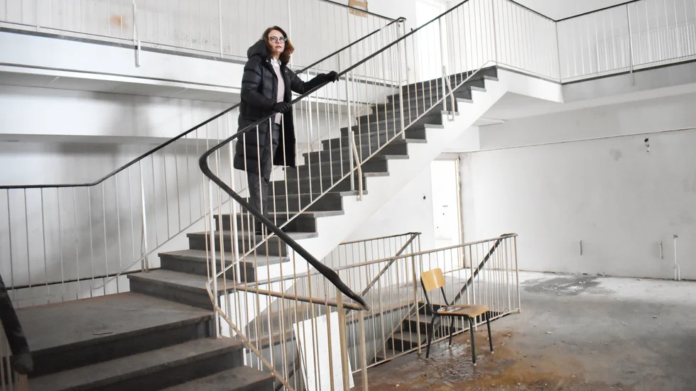 Det öppna trapphuset gav kommunalhuset stil och pondus. Åsa Jonsson visar runt. 