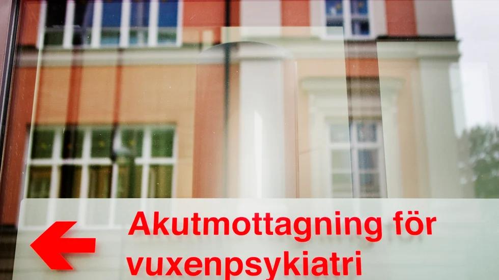Ett stående beslut att inte ta emot en patient vid psykakuten får skarp kritik av JO.