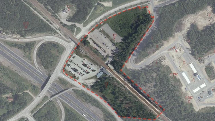 Kommunen vill bland annat bygga ett parkeringshus och en bro över järnvägen vid Läggesta stationsområde. Men ekonomin i projektet är väldigt beroende av vilka verksamheter som kan etablera sig där.
