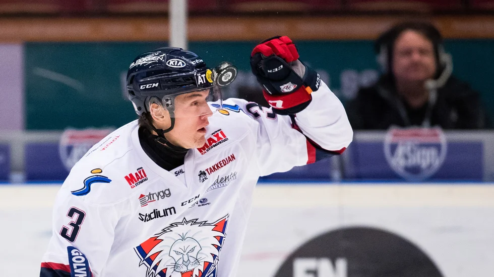 William Worge Kreü missar två fajter med Väsby.