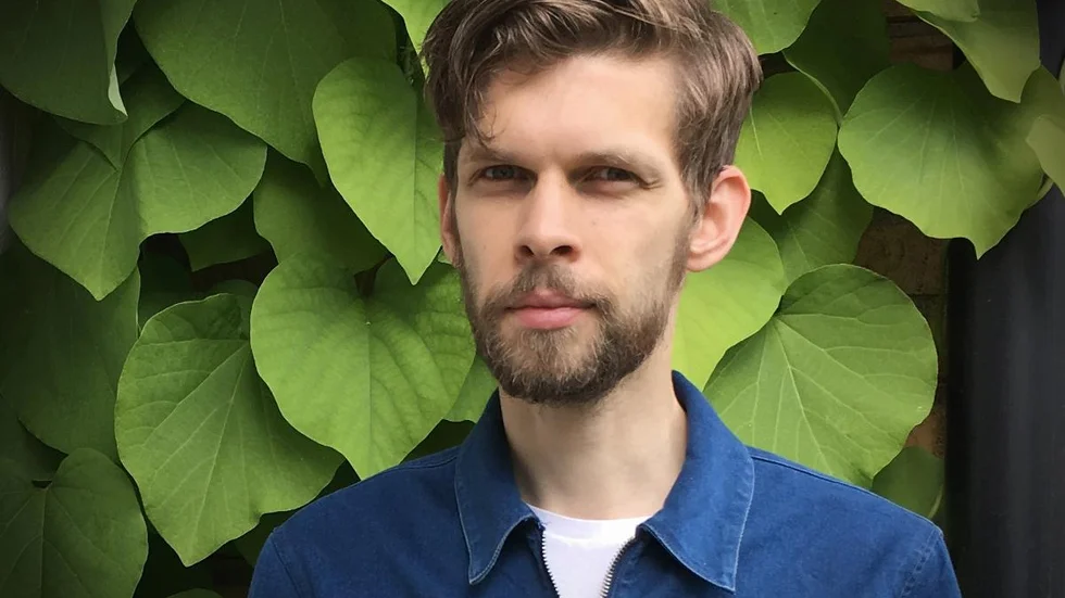 Simon Hessler är akutell med en ny roman. Denna gång tar han ett nytt grepp på detektvigenren.