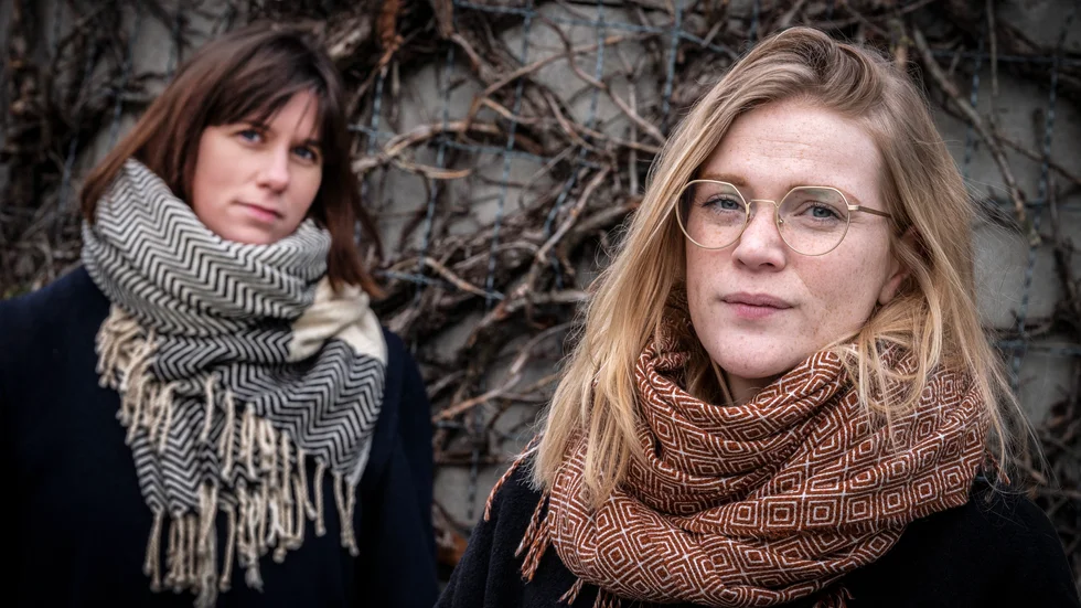 Lockdowns har försvårat möjligheterna för de kvinnor som lämnat prostitutionen att få stöd i sina hemländer, berättar Sara Olsson (t v) och Elin Johansson, som jobbar mot prostitution och människohandel i Skåne.