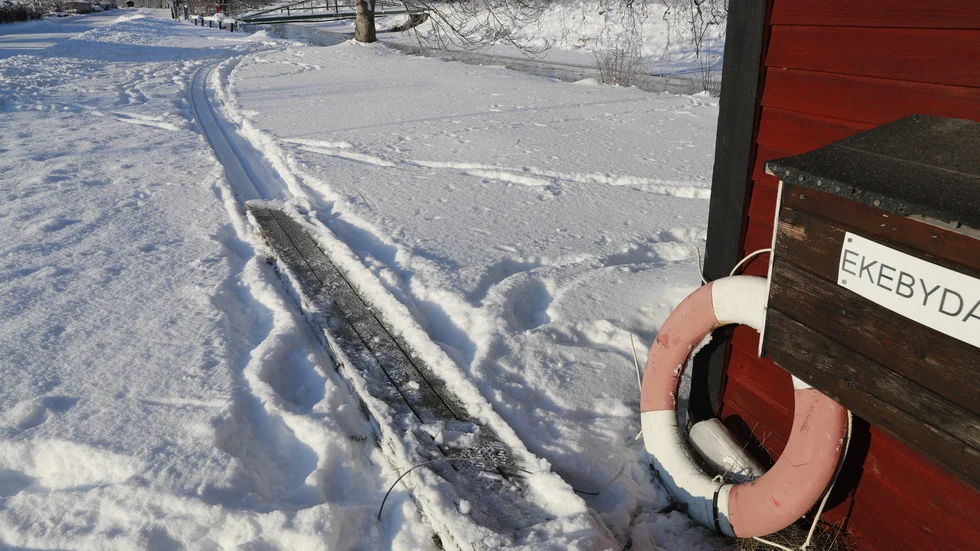Räddningstjänst kunde vända om efter att ha larmats om en hund som gått igenom isen ute vid kolonilotten vid Bergshammar.
