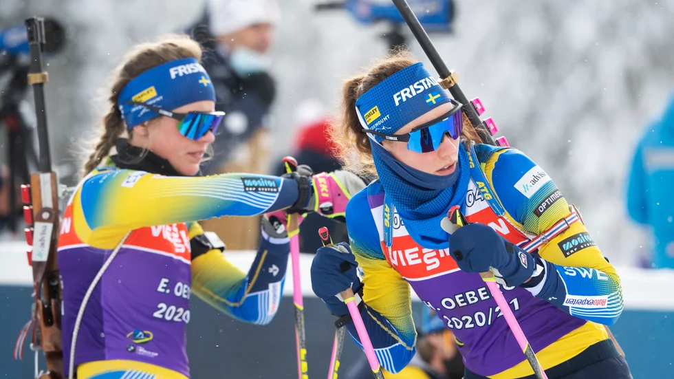 Elvira och Hanna Öberg har bägge chansen när mästerskapets första individuella medaljer på damsidan ska delas ut.