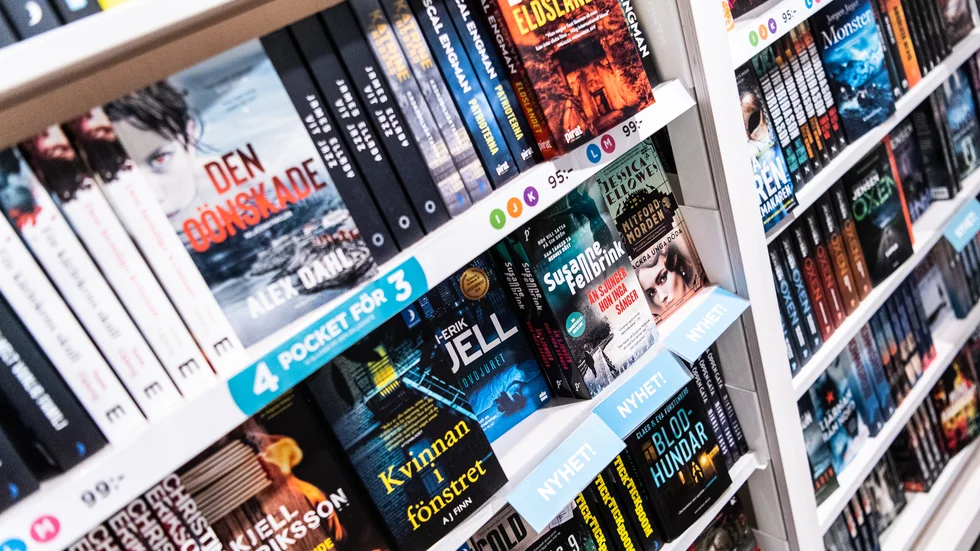 Kan en bok råda bot på psykisk ohälsa? Enligt forskare inom fältet biblioterapi kan man bli friskare av att läsa en roman eller en novell. Arkivbild.
