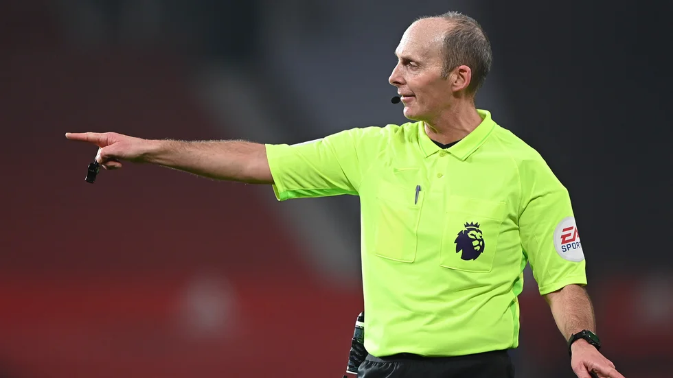 Domaren Mike Dean. Arkivbild.
