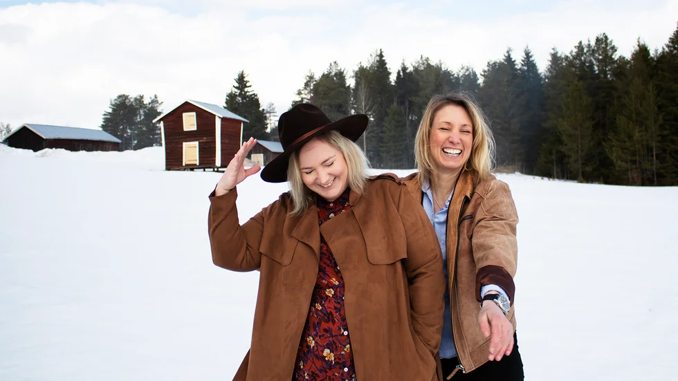 Therése Wintervy och Johanna Funck, projektledare för Hej hemby, är nöjda över intresset av att testa bo i Tornedalen.