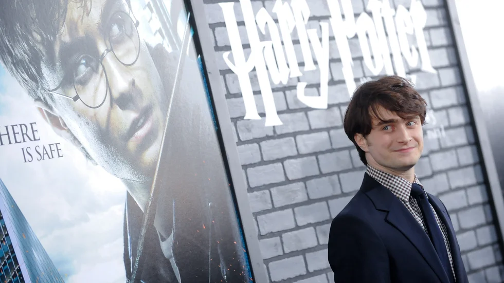 Berättelserna om ”Harry Potter” är ett relativt nutida exempel på hur Deus ex machina används i övermått i modern tid, menar skribenten Simon Olofsson. På bild ses skådespelaren Daniel Radcliff som gestaltade Harry Potter i alla åtta filmer som byggde på J.K Rowlings böcker. 