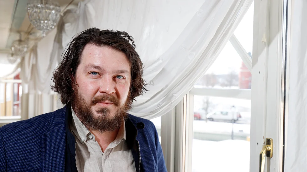 Krögaren Fredrik Åström har märkt en förändring senaste veckan. Större sällskap avbokar julbordet eller drar ner på antalet gäster.