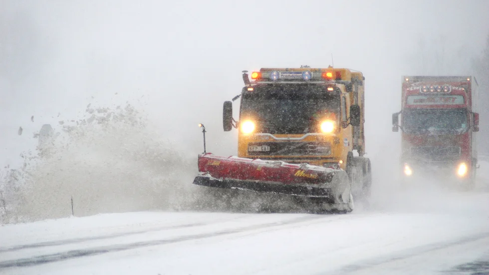Visst är det många kustbor som saknat snön, men nu är den på väg.