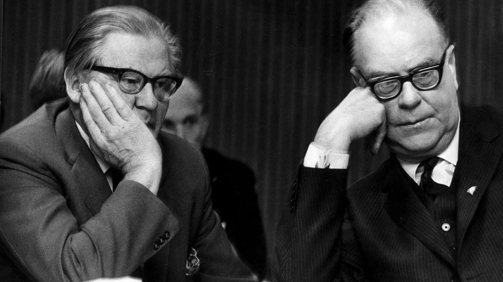 Två legender som bildsätter den socialdemokratiska regeringsdominansen. Gunnar Sträng (tv) var finansminister i 21 år och statsråd i 31 år. Tage Erlander var statsminister i 23 år. 