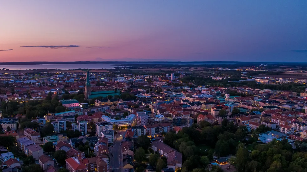 Upphör förtätningen av Linköpings stad, uppmanar insändarskribenten. 