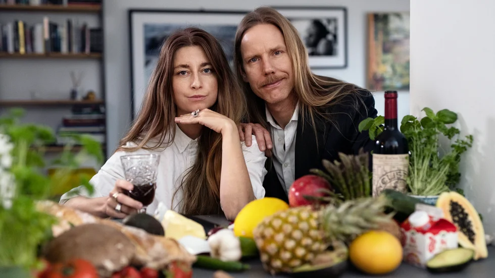 Siri Barje och Kristoffer Triumf gör en podcast om matlagning. Pressbild.