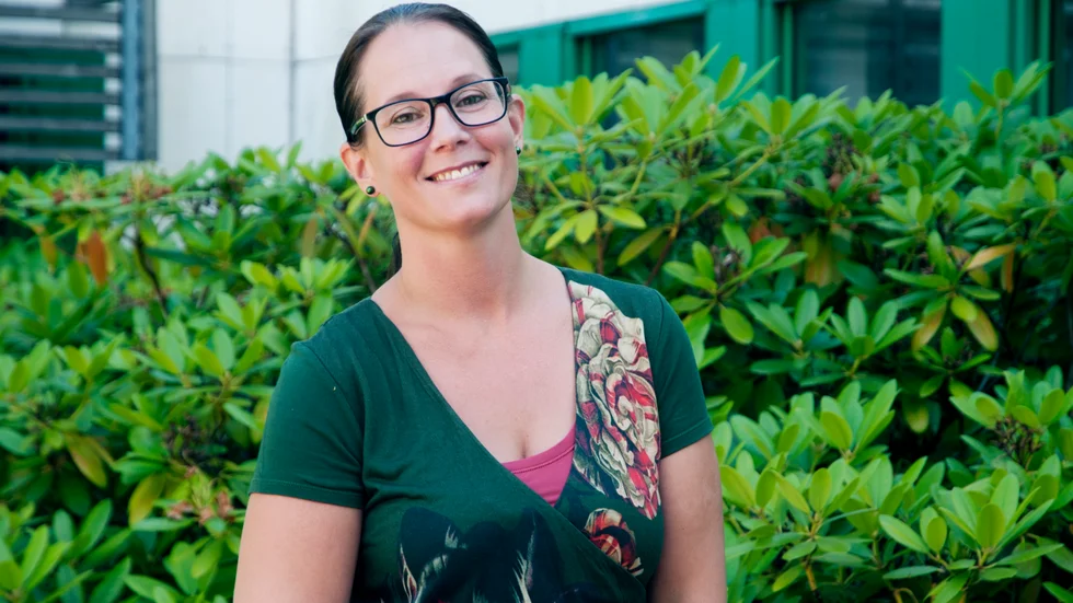 "Så fort bemanningen blir bättre får man ta igen det som man halkat efter med", säger Henny Larsson som är personalchef i Oxelösunds kommun, angående personalbristen inom hemtjänsten.