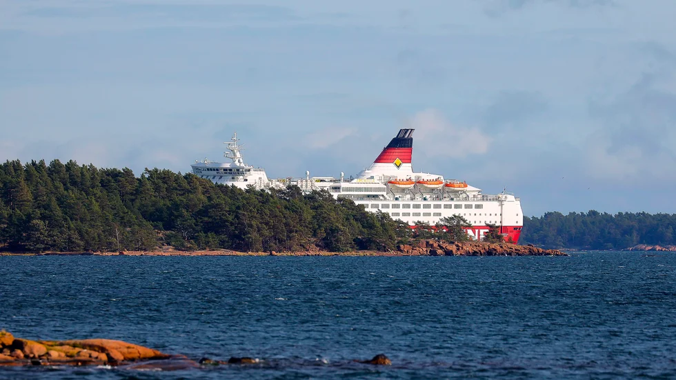 Förberedelser pågår för att fartyget Amorella ska kunna flyttas till hamnen i Långnäs.