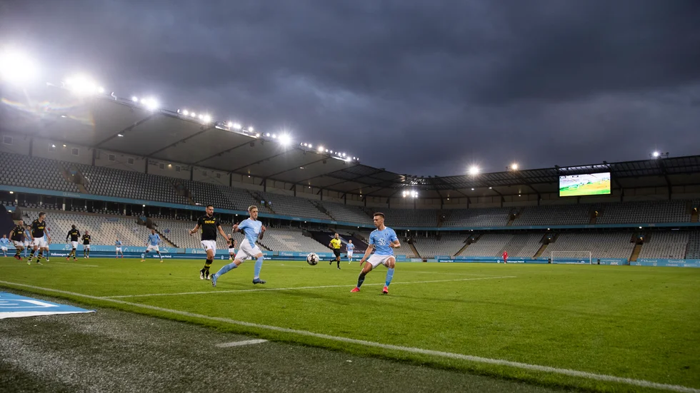 Fotbollen anser att det går att ha fler än 500 personer i publiken på stora arenor på ett smittsäkert sätt. Arkivbild.